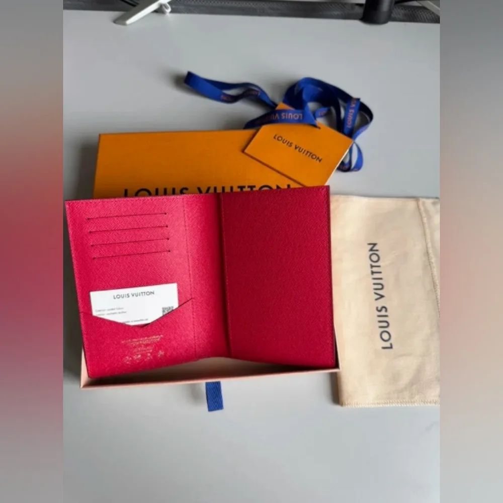 Louis Vuitton Passport Cover - Picture 5 of 8